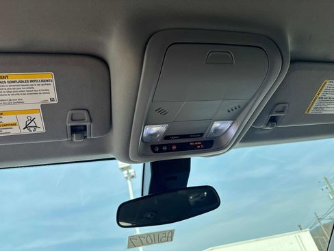 Used 2020 Chevrolet Equinox LT image 18