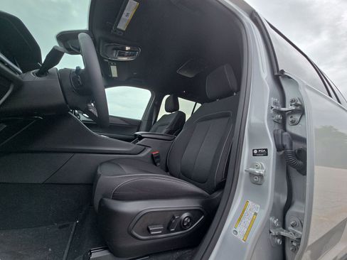 Used 2025 Jeep Grand Cherokee Laredo AWD/4WD image 9