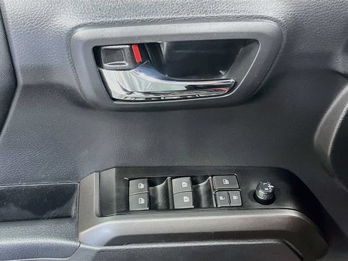 Used 2022 Toyota Tacoma TRD Off-Road w/ Truck Exterior Package (TMS) AWD/4WD image 18