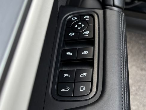 Used 2025 Porsche Cayenne S AWD/4WD image 52