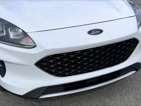 Used 2021 Ford Escape SE image 29