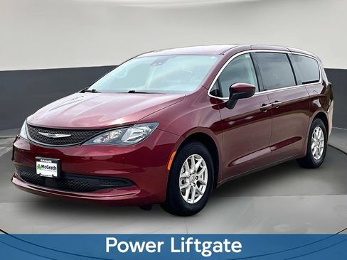 Used 2023 Chrysler Voyager LX FWD image 3