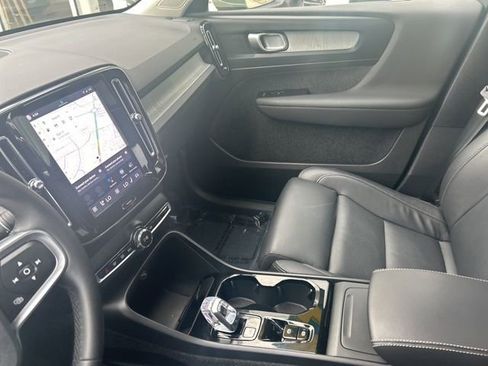 Certified 2025 Volvo XC40 B5 Plus image 19