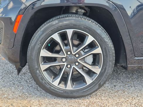 Used 2023 Jeep Grand Cherokee Overland AWD/4WD image 33