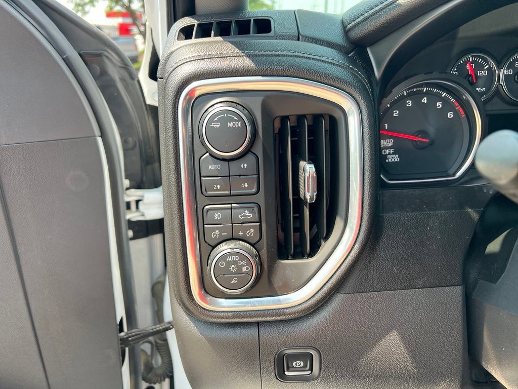 Used 2020 Chevrolet Silverado 1500 LTZ AWD/4WD image 46