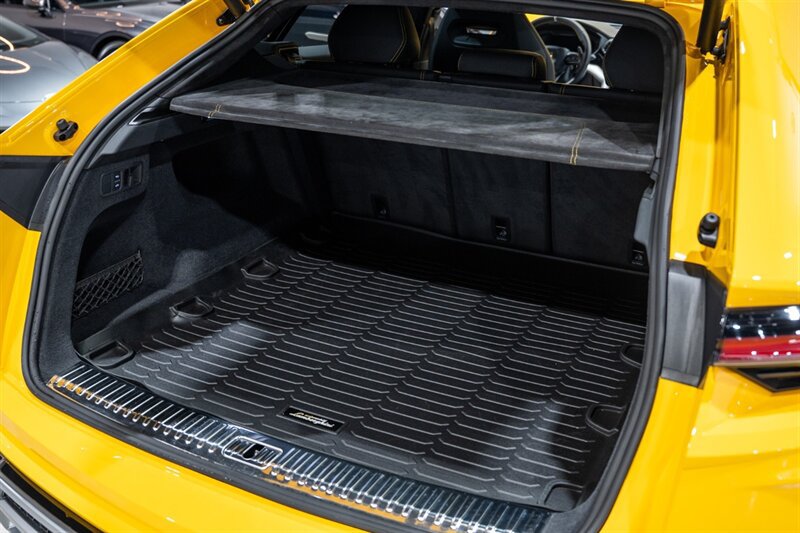 Used 2020 Lamborghini Urus AWD/4WD image 48