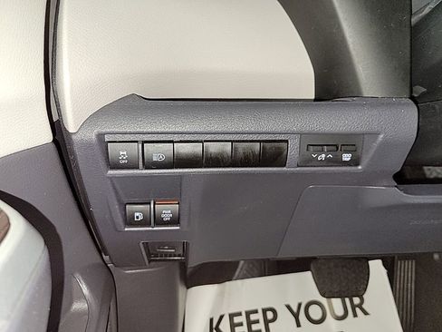 Used 2024 Toyota Sienna LE image 25