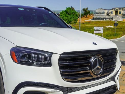 Used 2024 Mercedes-Benz GLS 450 4MATIC image 98