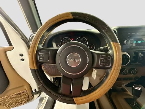 Used 2013 Jeep Wrangler Unlimited Sahara AWD/4WD image 11