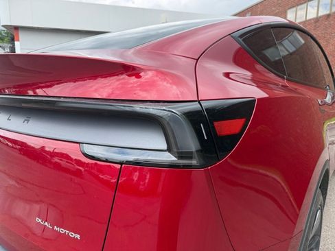 Used 2026 Tesla Model Y Long Range AWD/4WD image 16