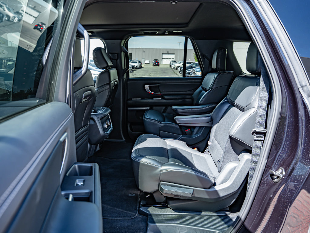 Used 2025 Ford Expedition Max Platinum w/ Stealth Appearance Package AWD/4WD image 33