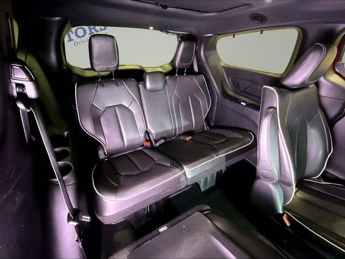 Used 2020 Chrysler Pacifica Limited w/ Advanced Safetytec Group FWD image 27