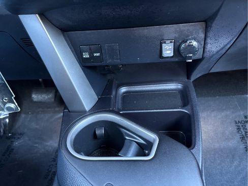 Used 2016 Toyota RAV4 LE image 17