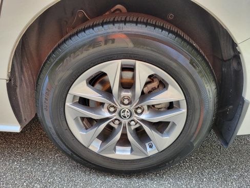 Used 2024 Toyota Sienna XLE image 20