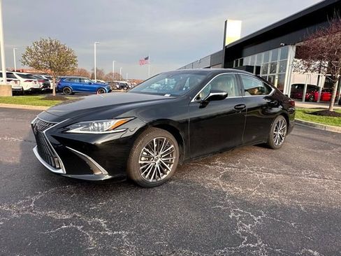 Used 2023 Lexus ES 350 Luxury w/ Accessory Package (Z1) image 4
