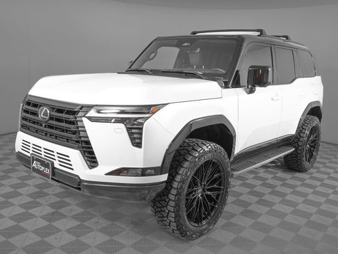 Used 2025 Lexus GX 550 w/ Accessory Package (2T) image 9