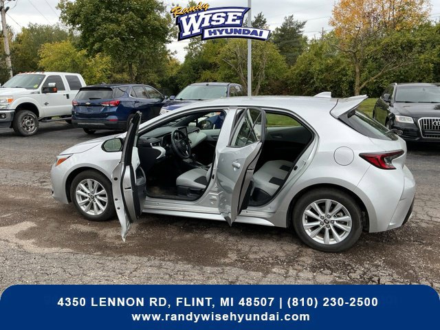 Used 2025 Toyota Corolla SE w/ SE Package FWD image 6