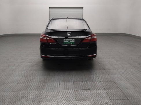 Used 2017 Honda Accord SE image 6