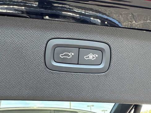 Used 2025 Volvo XC90 B6 Ultra w/ Lounge Package image 20