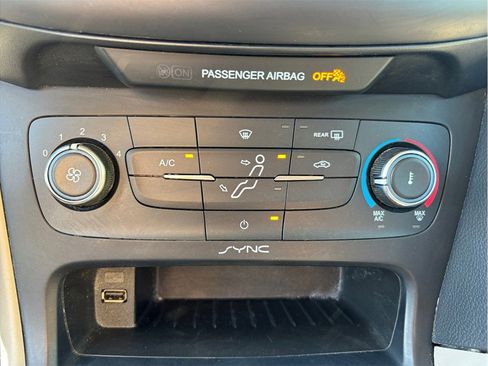 Used 2016 Ford Focus SE w/ SE Sport Package image 23