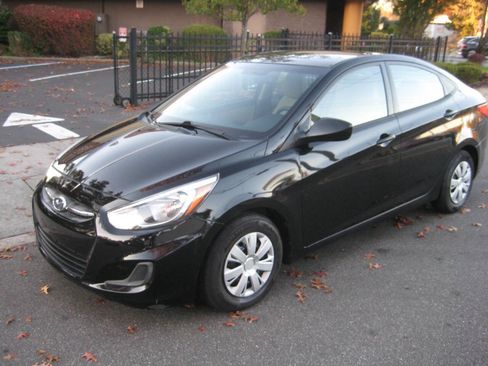 Used 2016 Hyundai Accent SE w/ Option Group 02 FWD image 3