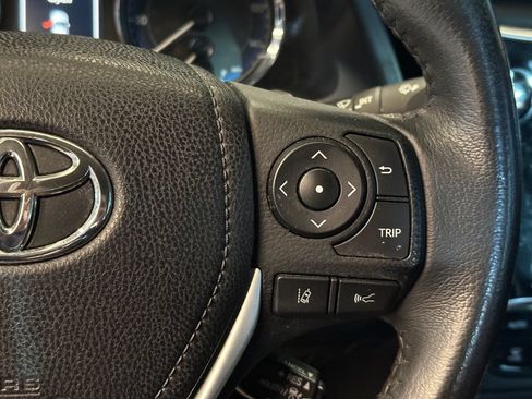 Used 2017 Toyota Corolla SE w/ Carpet Mat Package (TMS) FWD image 12