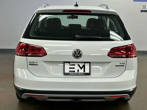 Used 2017 Volkswagen Golf Alltrack S image 6