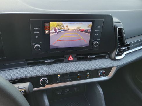 Used 2025 Kia Sportage LX image 25