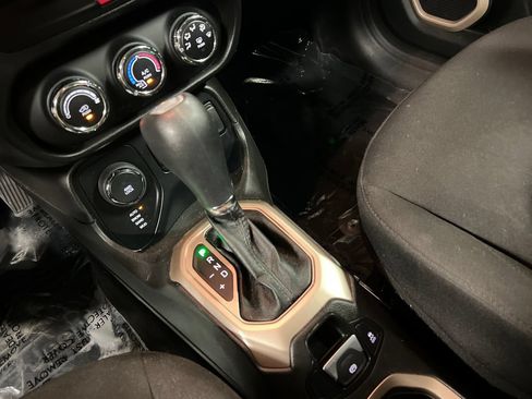 Used 2017 Jeep Renegade Latitude AWD/4WD image 26
