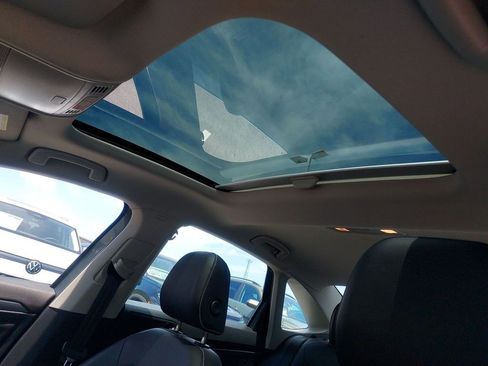 Used 2023 Volkswagen Jetta SE w/ Panoramic Sunroof Package FWD image 25