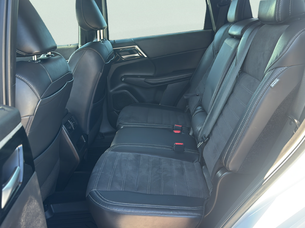 Used 2023 Mitsubishi Outlander SE FWD image 15
