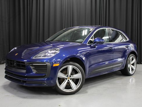 Certified 2025 Porsche Macan image 1