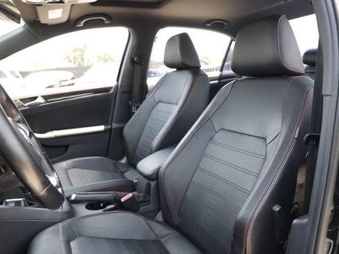 Used 2017 Volkswagen Jetta GLI FWD image 9