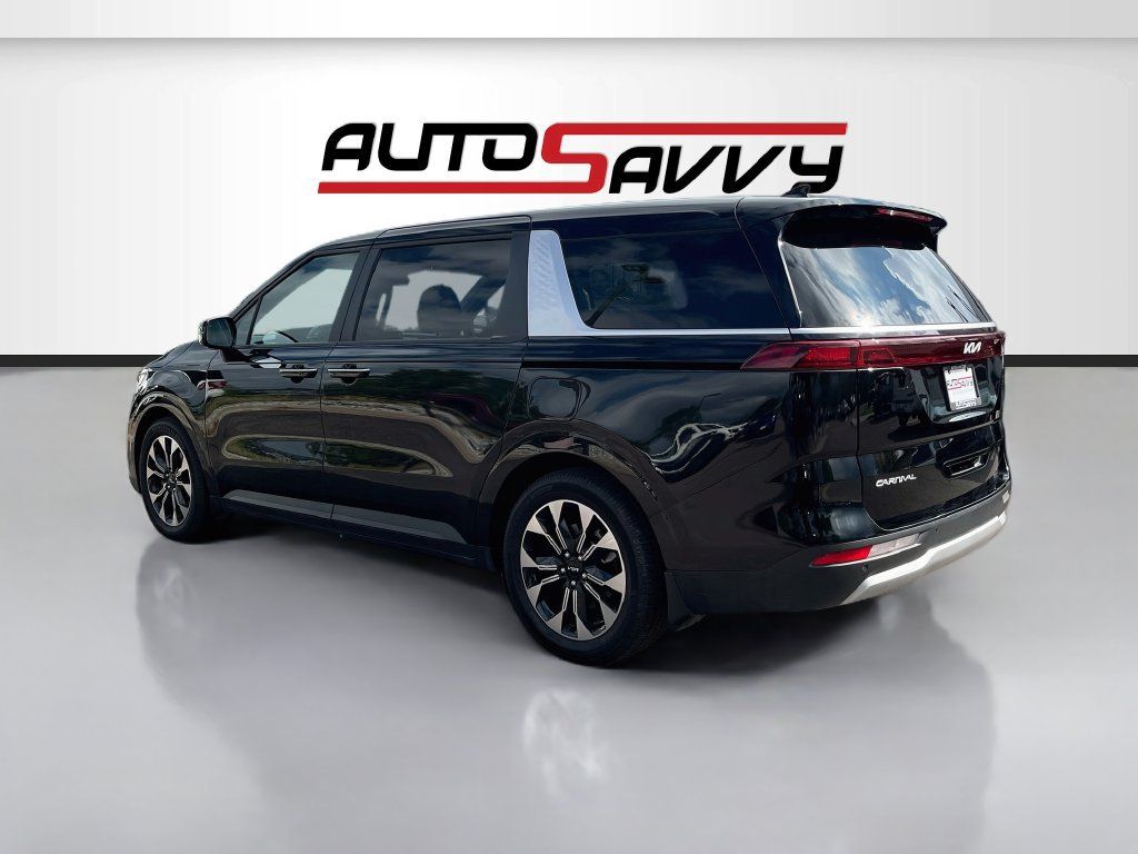 Used 2024 Kia Carnival EX FWD image 5
