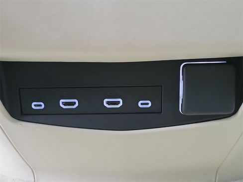 Certified 2022 Cadillac Escalade Premium Luxury Platinum image 17