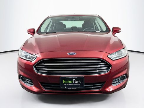 Used 2013 Ford Fusion SE FWD image 2