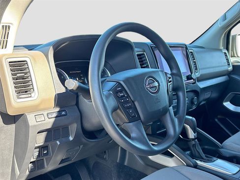 Used 2023 Nissan Frontier SV w/ Tow Package image 9