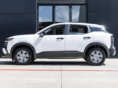 Used 2026 Nissan Kicks S FWD image 9