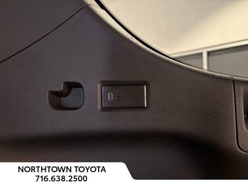 Used 2023 Chevrolet Suburban High Country AWD/4WD image 30