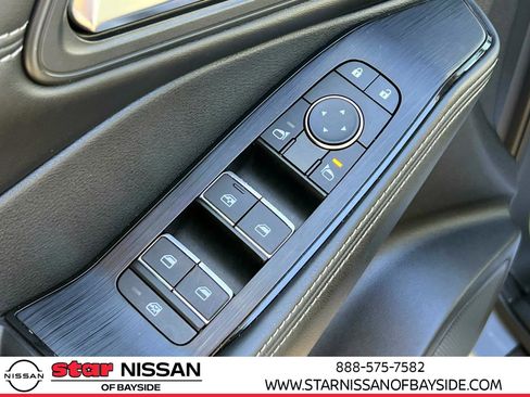 Used 2023 Nissan Rogue SL w/ SL Premium Package image 17