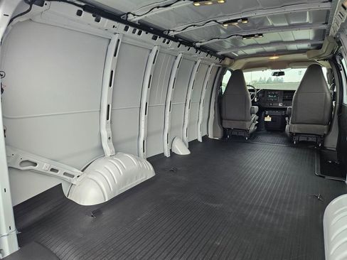New 2025 Chevrolet Express 2500 Extended w/ Enhanced Convenience Package RWD image 29