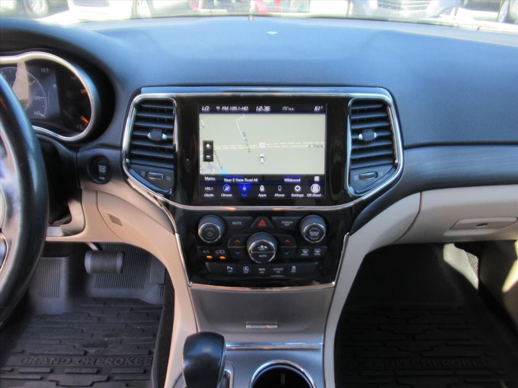 Used 2022 Jeep Grand Cherokee Laredo E AWD/4WD image 21