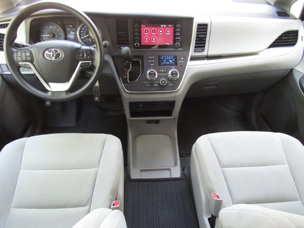 Certified 2020 Toyota Sienna L FWD image 28