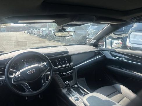Certified 2025 Cadillac XT5 Sportv w/ Technology Package AWD/4WD image 9