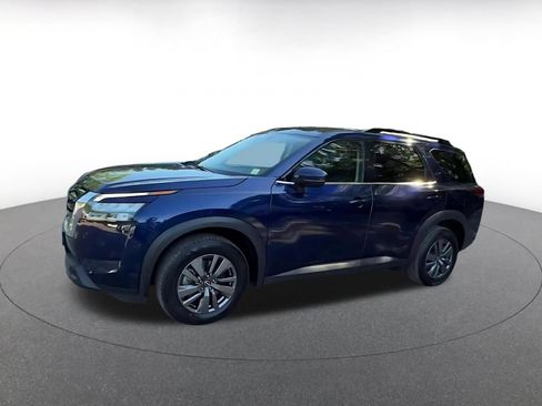 Used 2025 Nissan Pathfinder SV AWD/4WD image 7