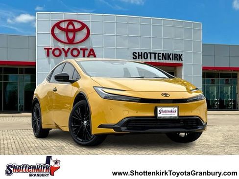 Used 2025 Toyota Prius FWD image 1