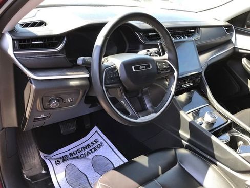 Used 2023 Jeep Grand Cherokee Limited AWD/4WD image 4