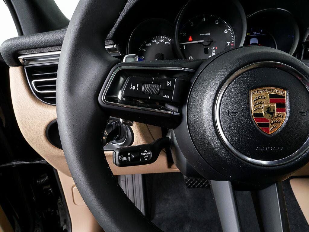 Certified 2026 Porsche Macan AWD/4WD image 10