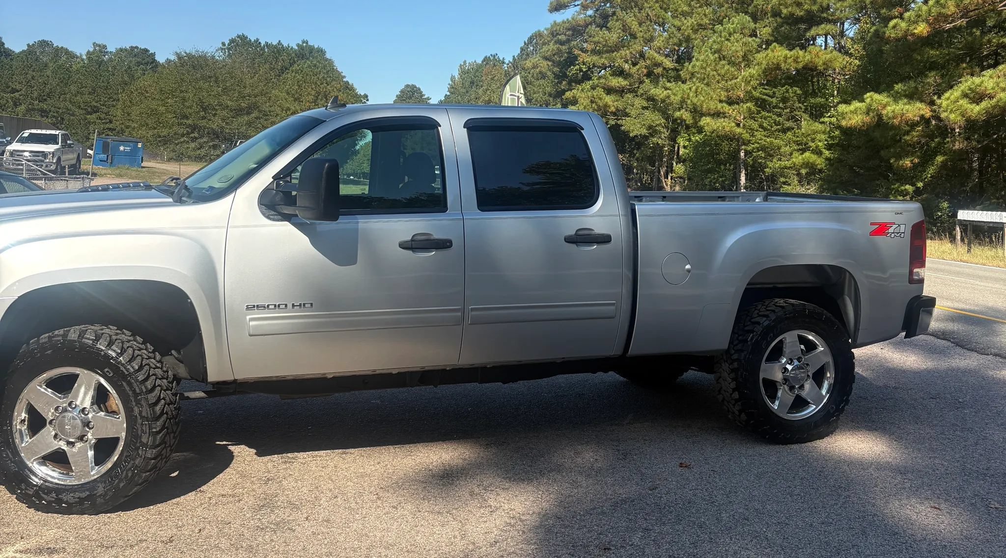 Used 2012 GMC Sierra 2500 SLE w/ SLE Preferred Package AWD/4WD image 3