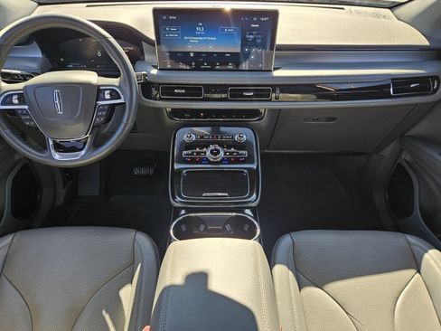 Used 2022 Lincoln Nautilus Reserve w/ Luxury Package image 7